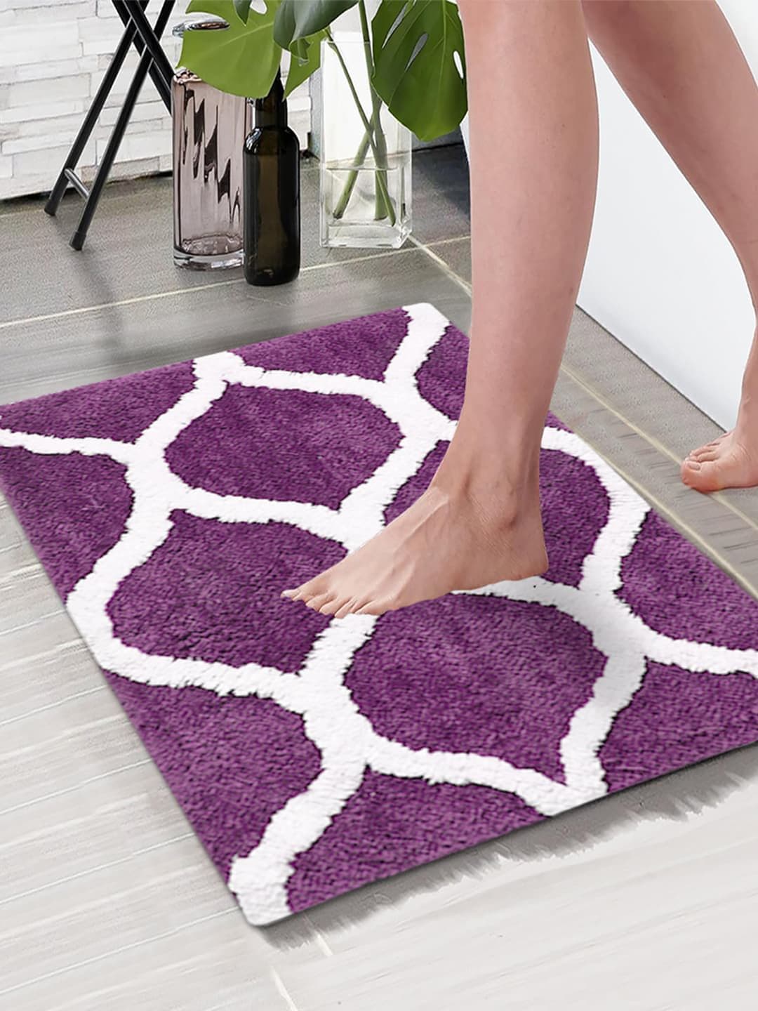 Aura Purple & White Swish Design Anti-Skid Microfiber 1850 GSM Bath Mat - view 1