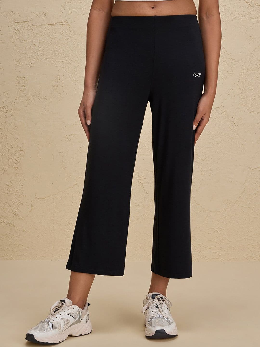 Nykd By Nykaa Summer Essential Super Soft and Comfy Modal Cropped Track Pant - view 1