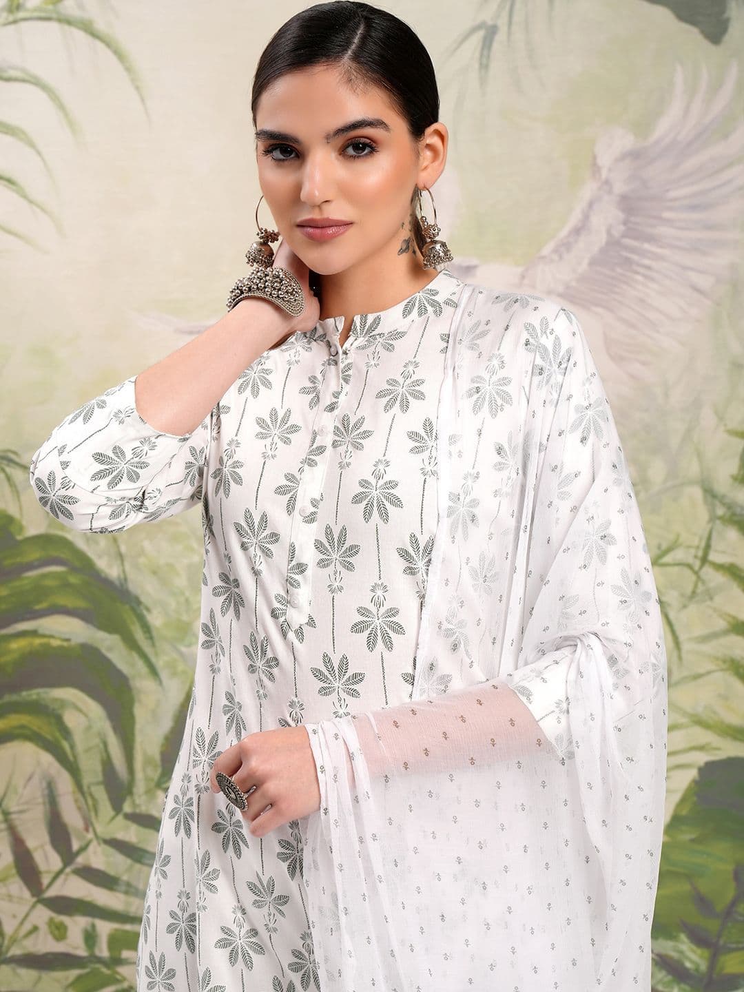 Vishudh Green Floral Printed Mandarin Collar Straight Kurta With Trousers & Dupatta - view 1