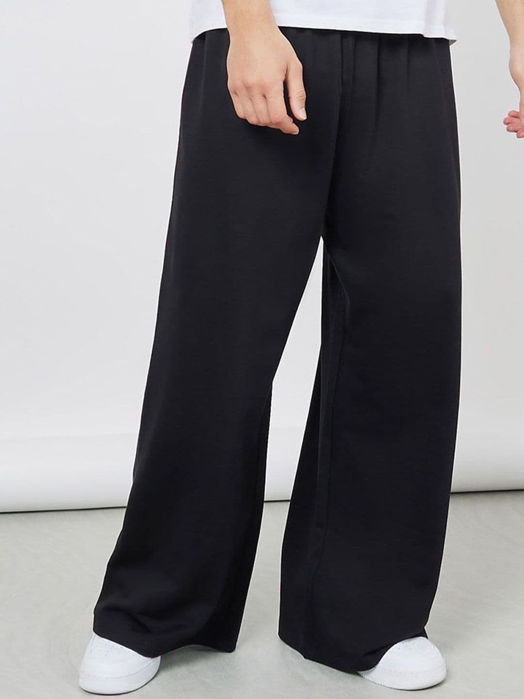 Styli Men Solid Wide Leg Jogger - view 1