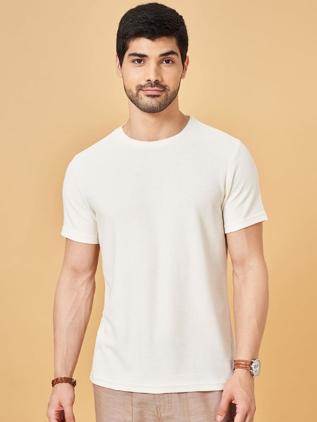 7 Alt by Pantaloons Men Solid Round Neck Cotton Slim Fit T-Shirt - view 1