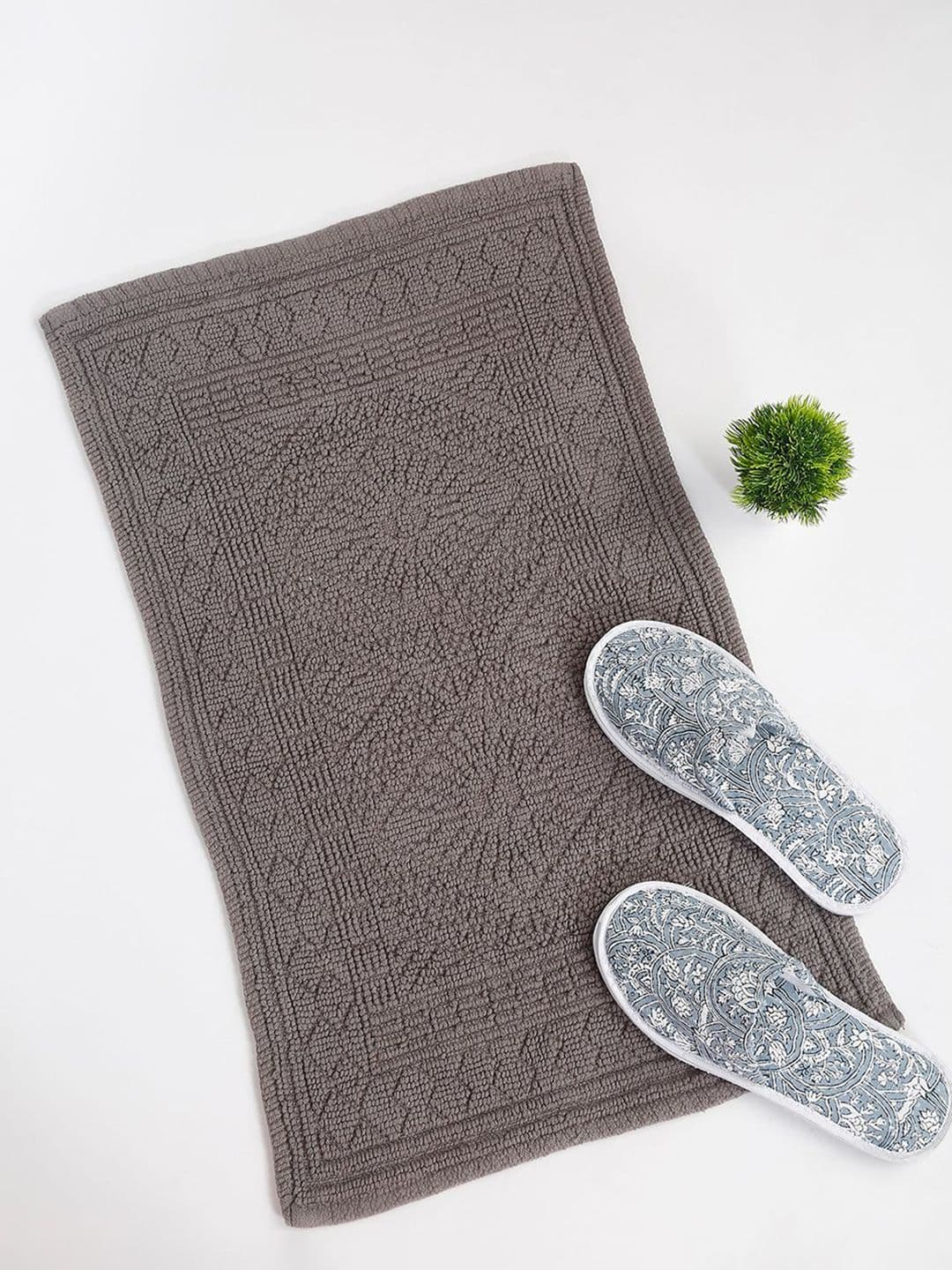 Fabindia Aqib Grey Textured 1300 GSM Bath Rugs - view 1