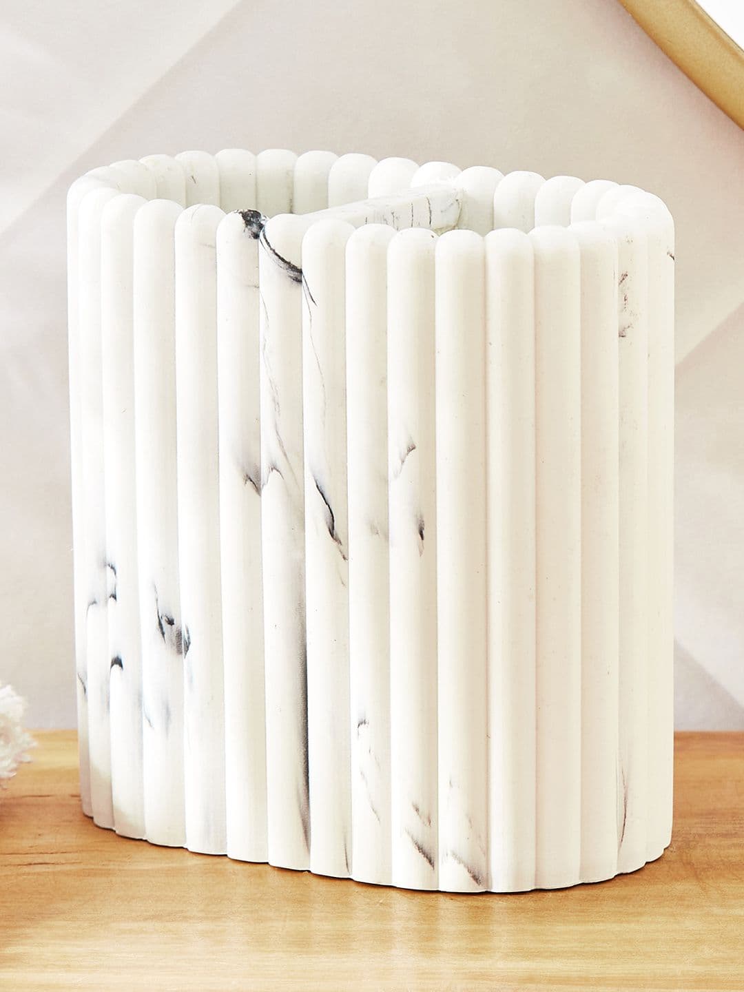 Home Centre White Textured Polyresin - view 1