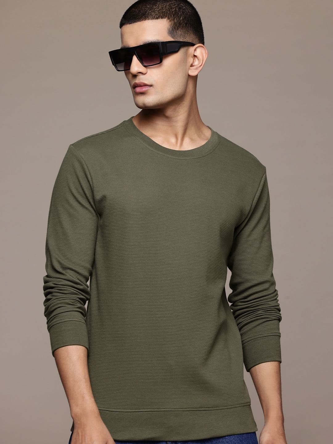 Roadster Men Textured T-shirt - view 1