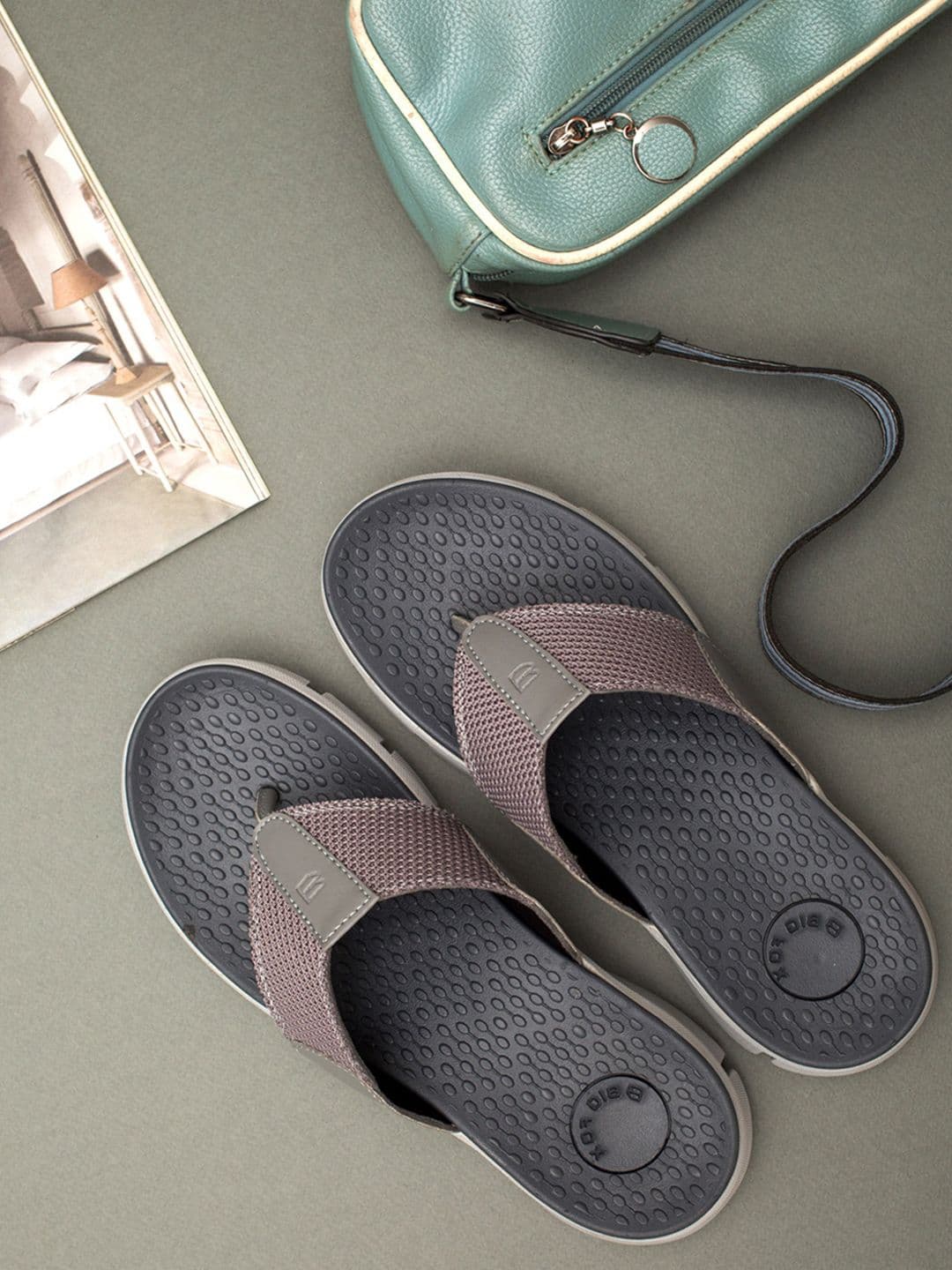 Big Fox Men Slip-On Flip Flops - view 1