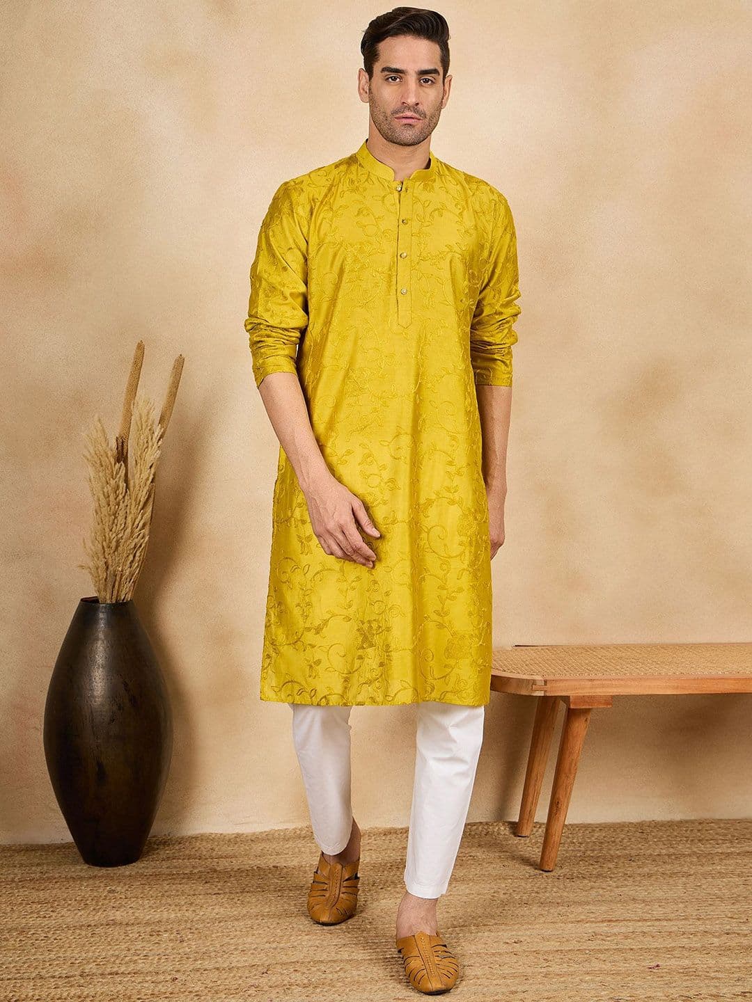 House of Pataudi Floral Embroidered Thread Work Mandarin Collar Straight Kurta - view 1
