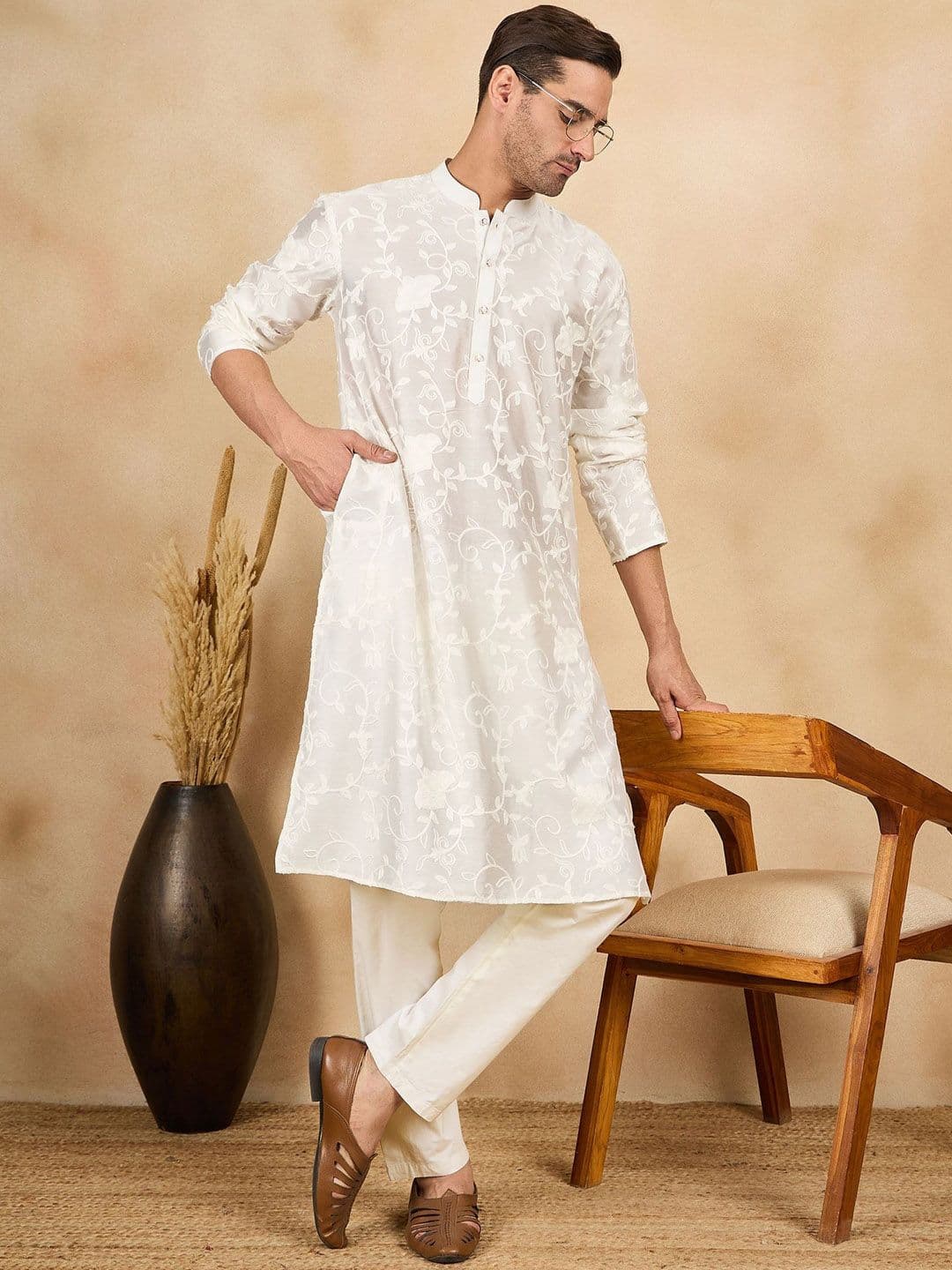 House of Pataudi Floral Embroidered Thread Work Mandarin Collar Straight Kurta - view 1