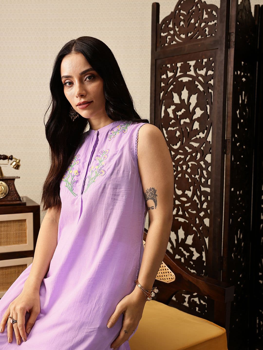 House of Pataudi Floral Embroidered Pure Cotton Rozana Kurta - view 1