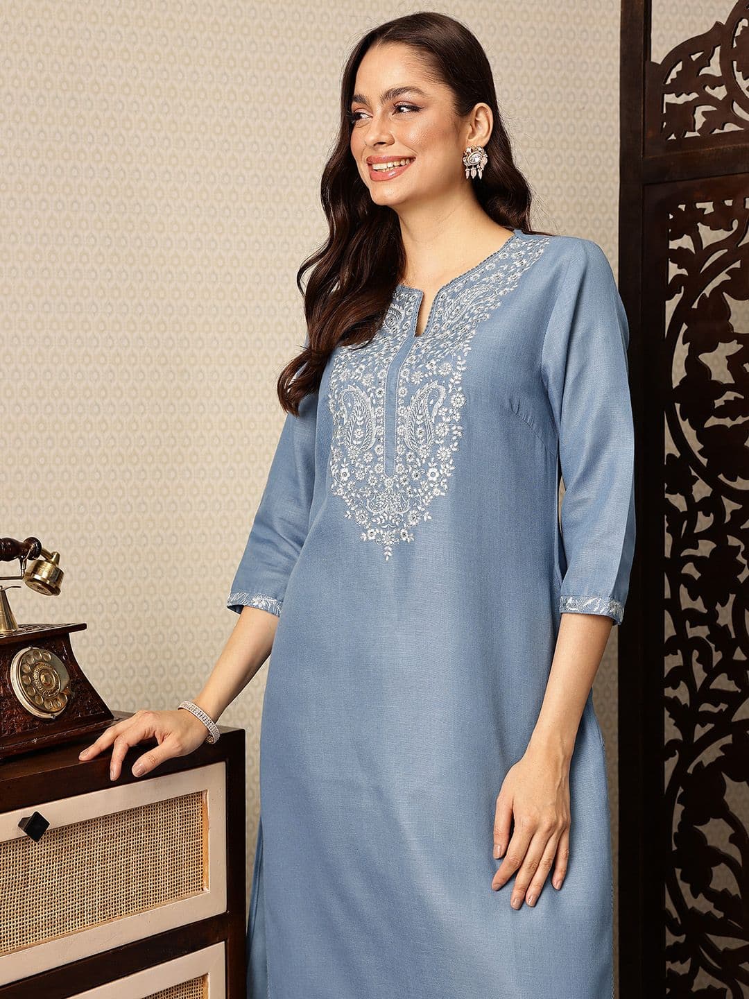 House of Pataudi Floral Yoke Design Sequinned Floral Jashn Kurta - view 1