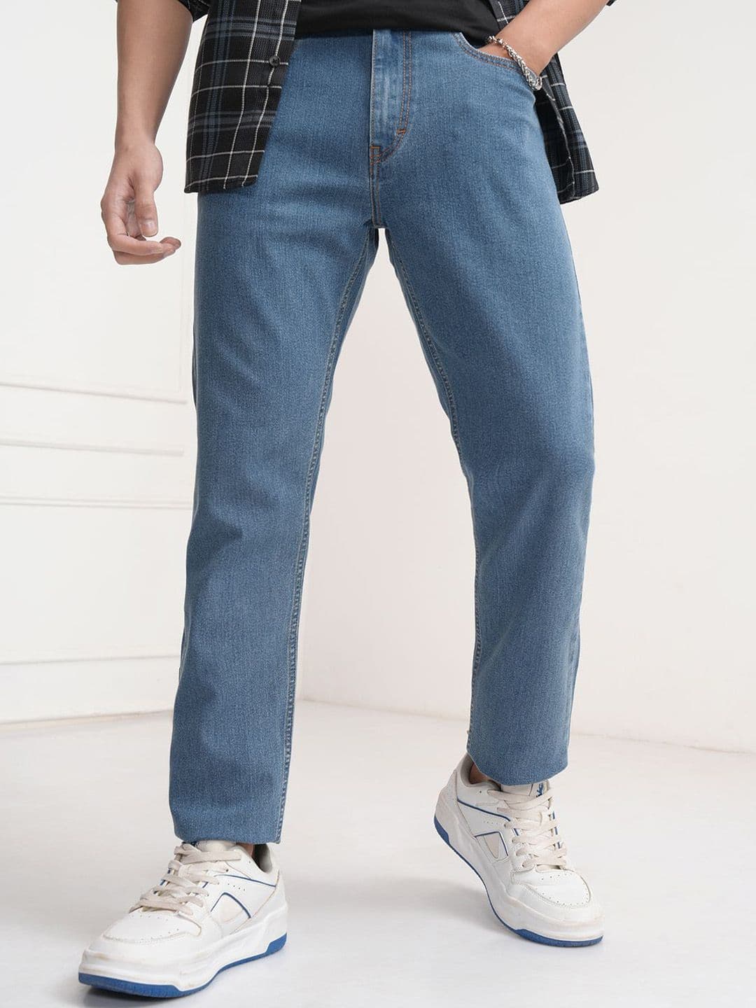 HIGHLANDER Men Tape Fit Mid-Rise Clean Look Stretchable Jeans - view 1