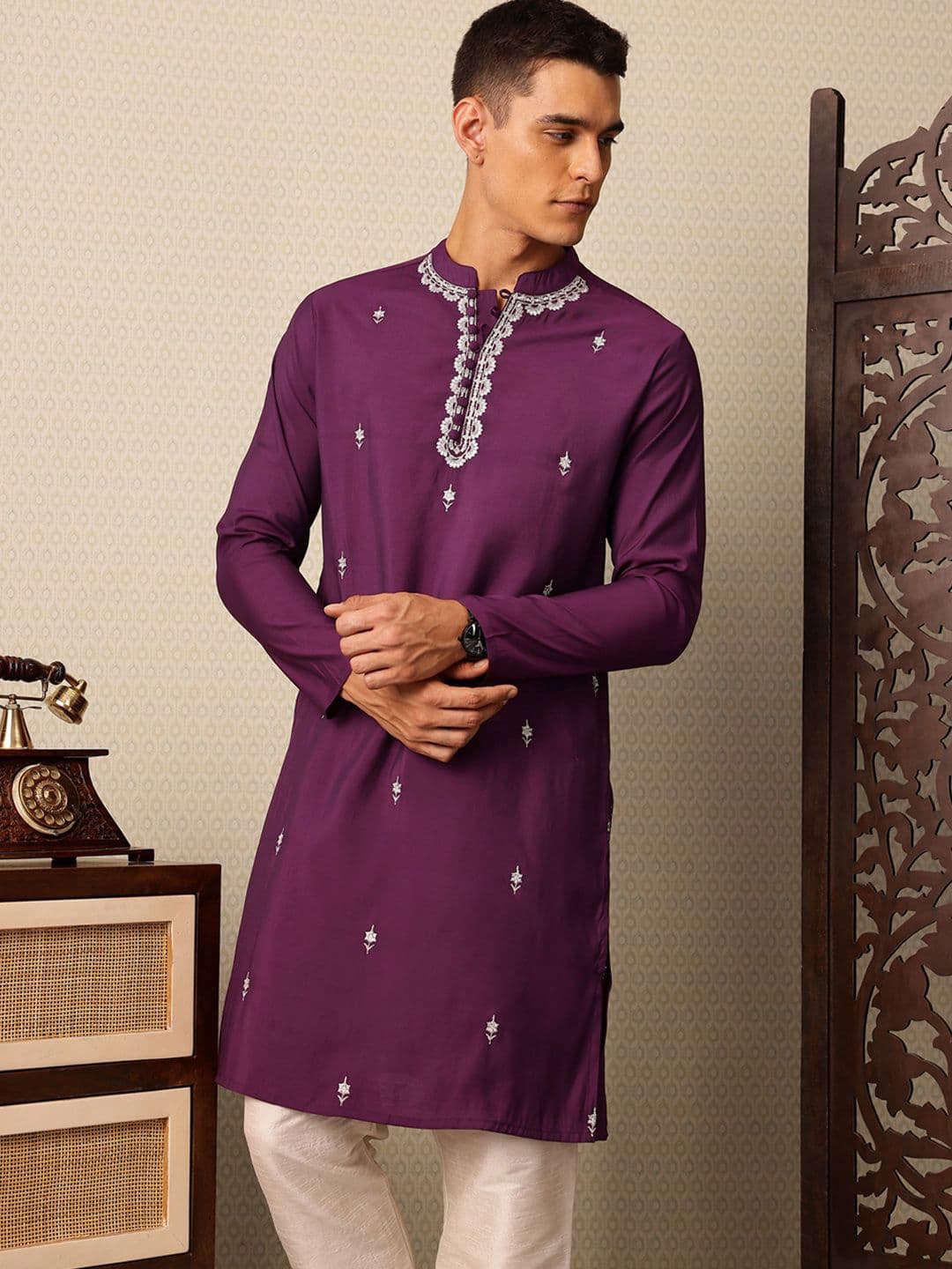 House of Pataudi Floral Embroidered Jashn Kurta - view 1