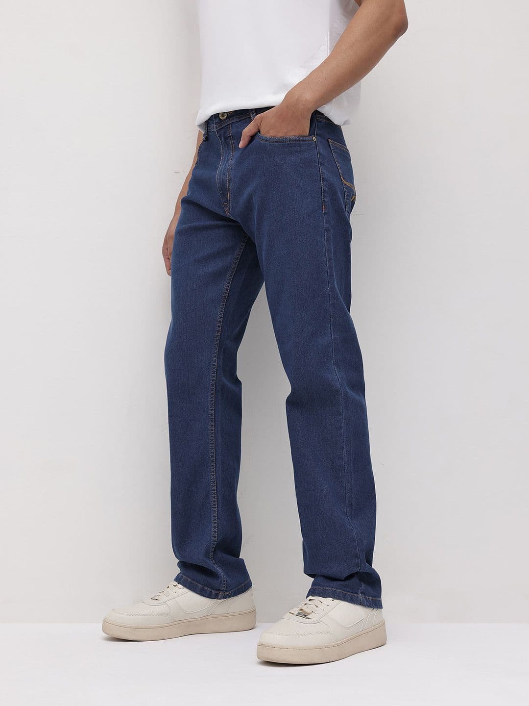 Roadster The Roaster Life Co. Men Regular Fit Mid-Rise Stretchable Jeans - view 1