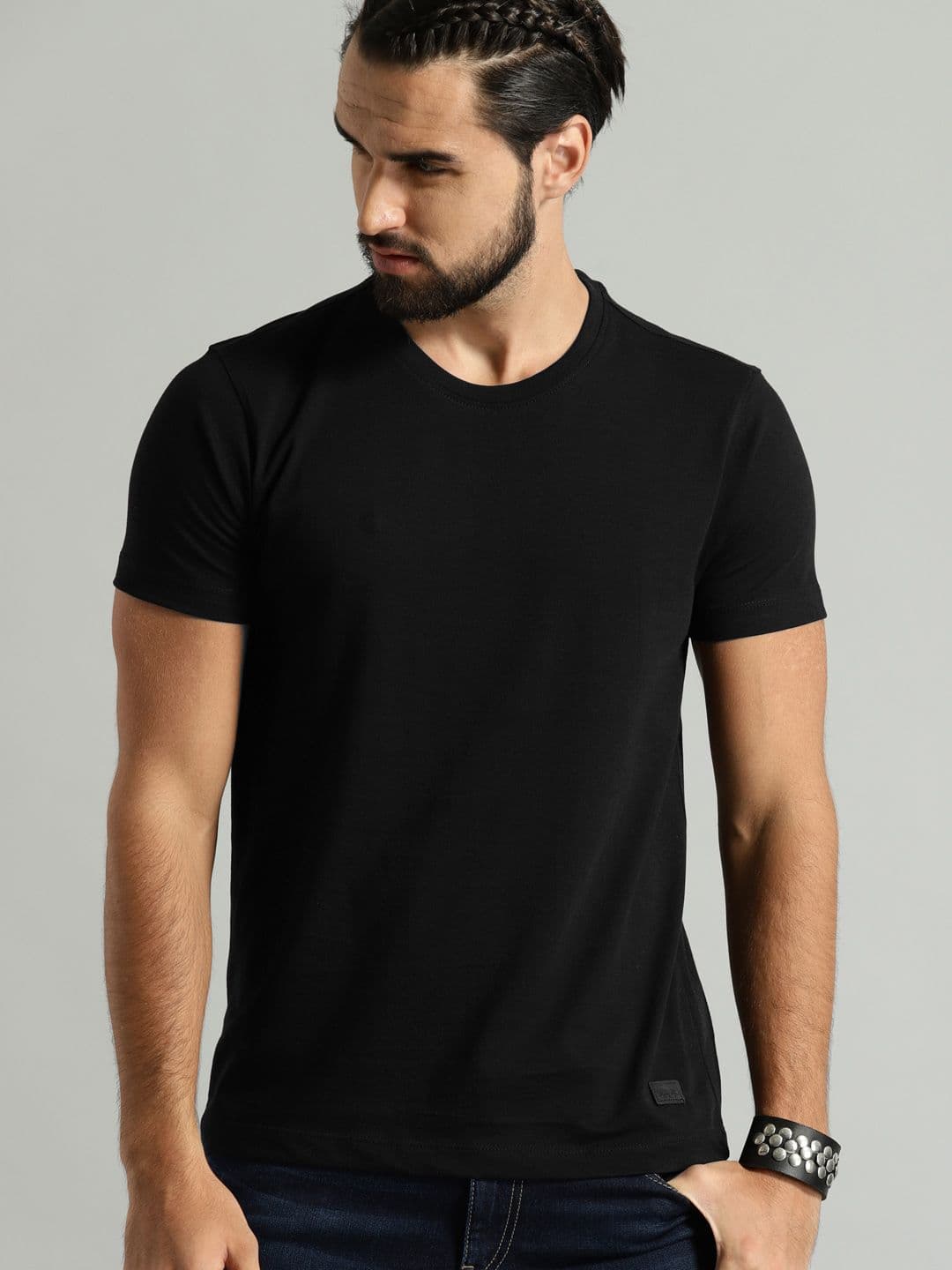 Roadster Men Black Solid Round Neck T-shirt - view 1