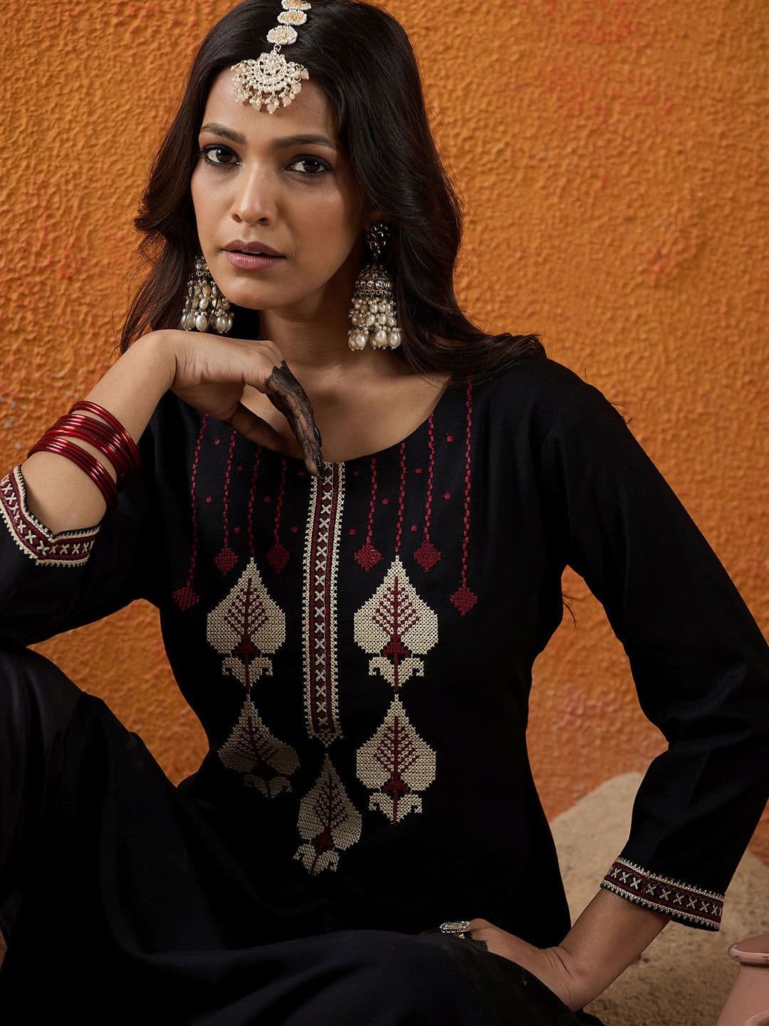 Indo Era Ethnic Motifs Embroidered Thread Work Straight Kurta - view 1