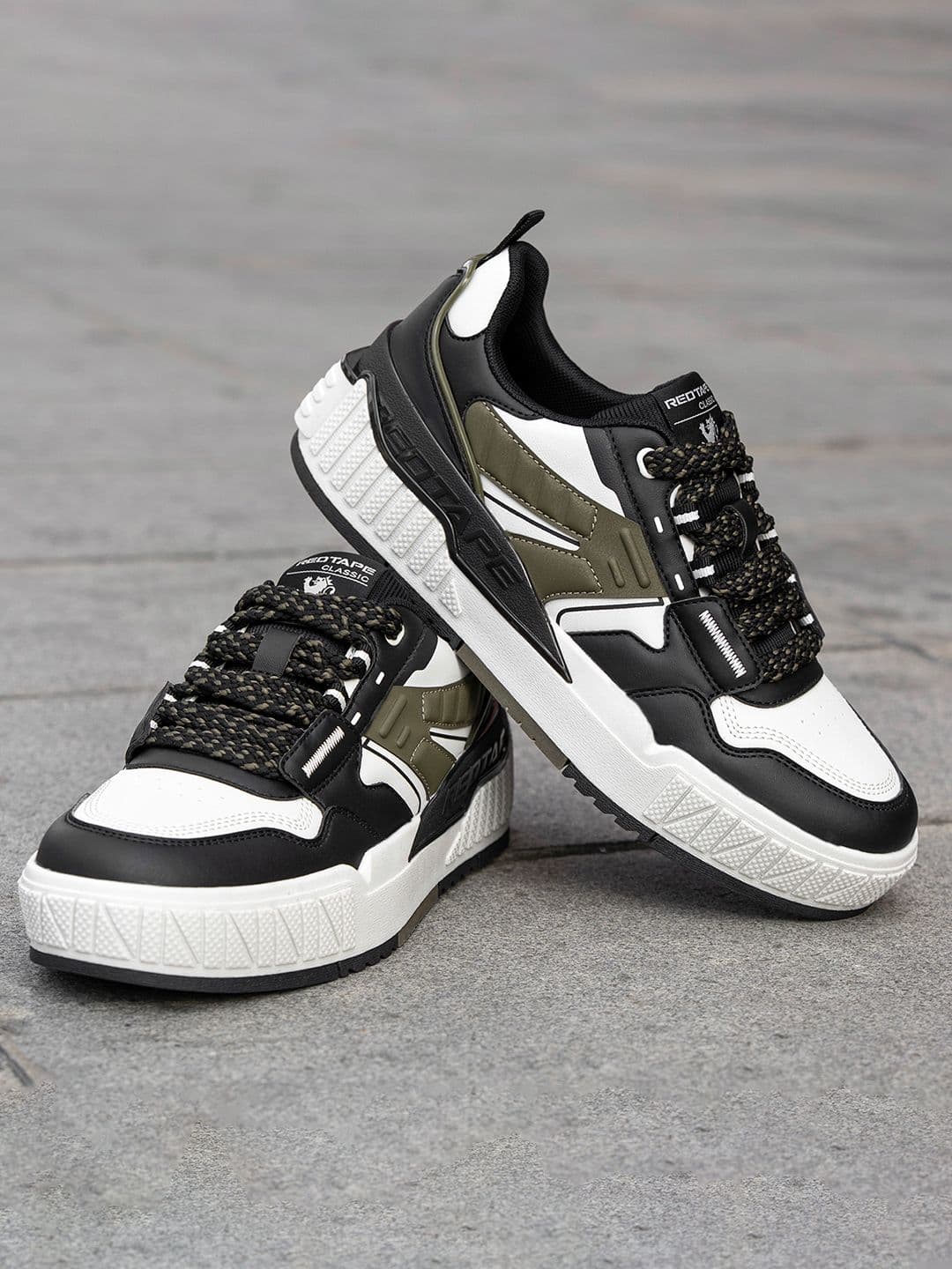 Red Tape Men Colourblocked Sneakers - view 1